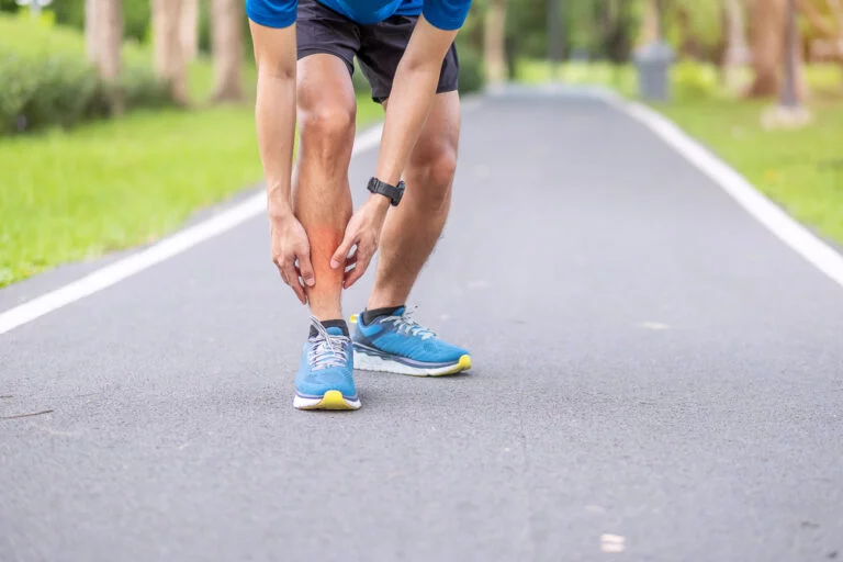 image of a runner that suffers from shin splints